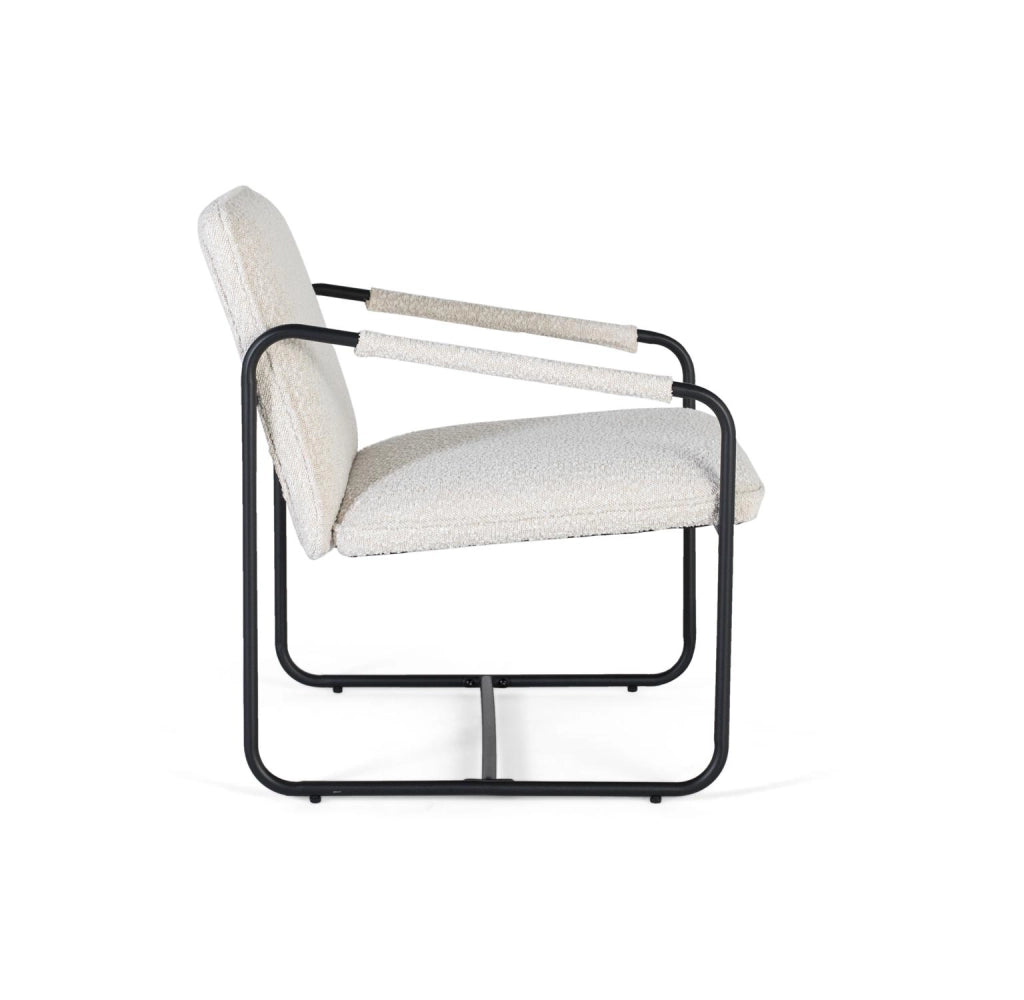 Set di due poltrone rivestite in tessuto beige e trapuntate