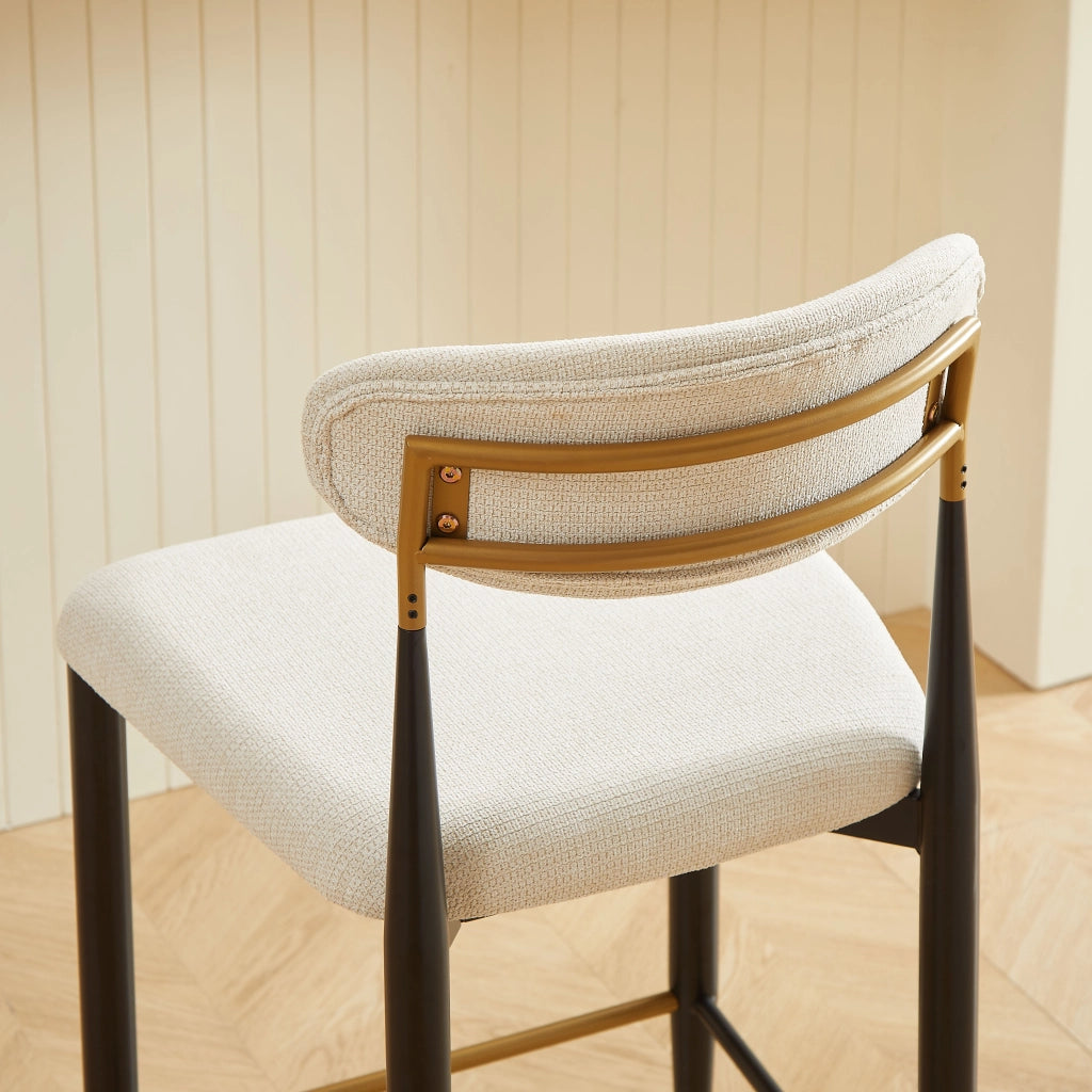 Sgabello da bar con schienale ergonomico; poggiapiedi e base regolabile in tessuto beige