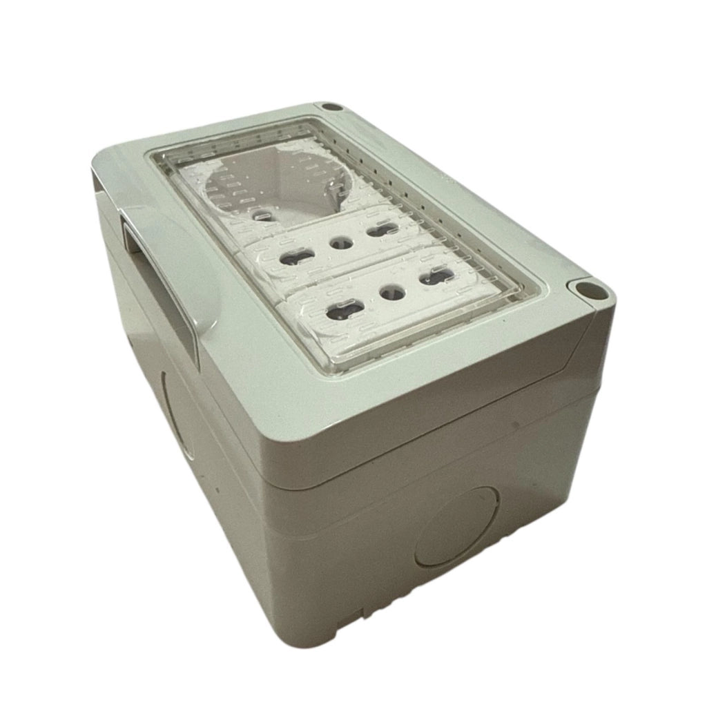 Cassetta elettrica pronta all'uso per esterno IP55 presa Schuko + 2 prese universali