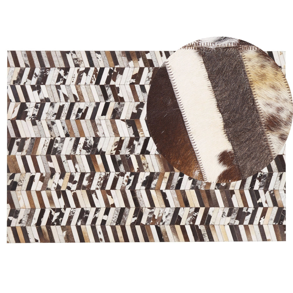 Tappeto tappetino in Pelle di Vacchetta Marrone e Bianca 140 x 200 cm Motivo a Spina di Pesce Patchwork