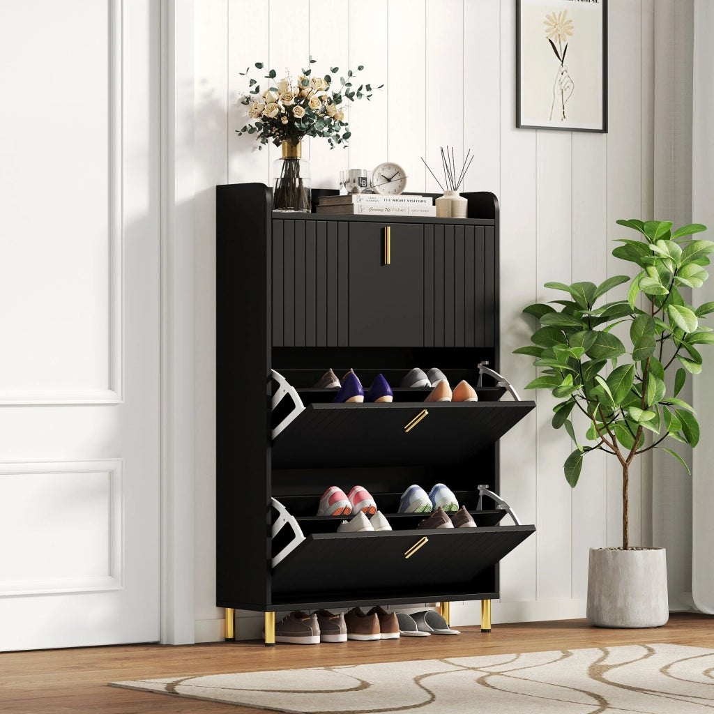 Scarpiera con 3 ante e 6 vani con ripiani regolabili e piano superiore; per ingresso; 80×23×123.5 cm; nera