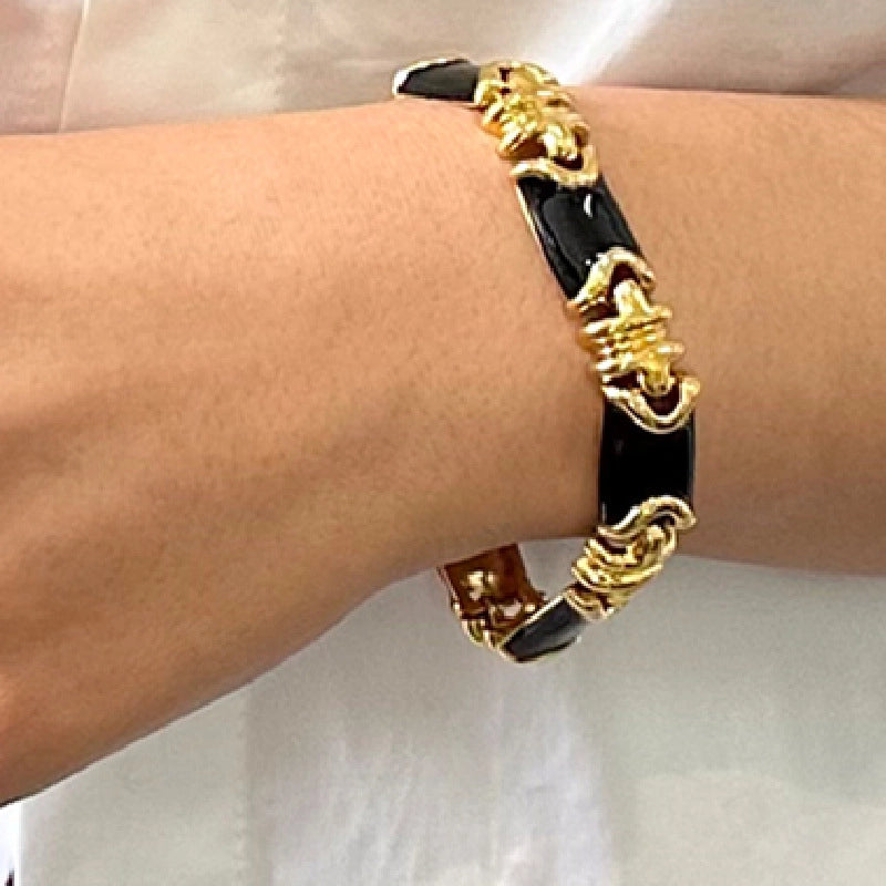 Collana girocollo in smalto nero in stile vintage francese.