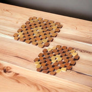 Set di 2 sostegni decorativi in legno 19,5 cm - protezione per tavolo e piano di lavoro - 100% legno naturale - ideale per pentole, padelle e teiere.