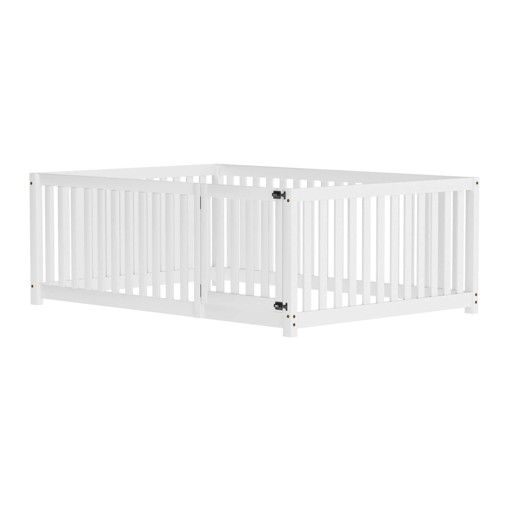Letto a terra per bambini 140x200 cm in legno con sponde e cancelletto; senza rete; bianco