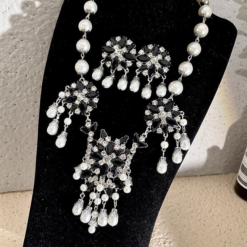 Collana con pendente a forma di diamante nero, cristallo e perla, realizzata a mano, regalo di Natale o compleanno.