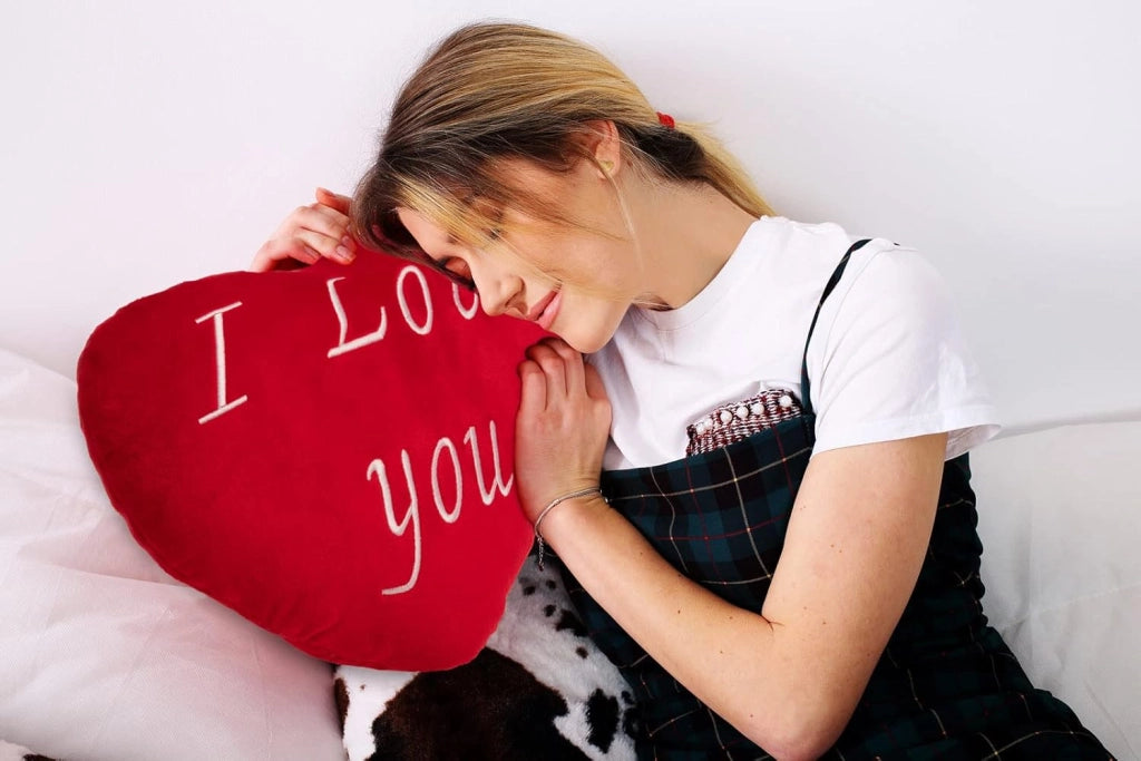 Cuscino a Cuore Morbido Scritta Ricamata I Love You 32 cm Cuore di Peluche Regalo Festa degli innamorati Amore