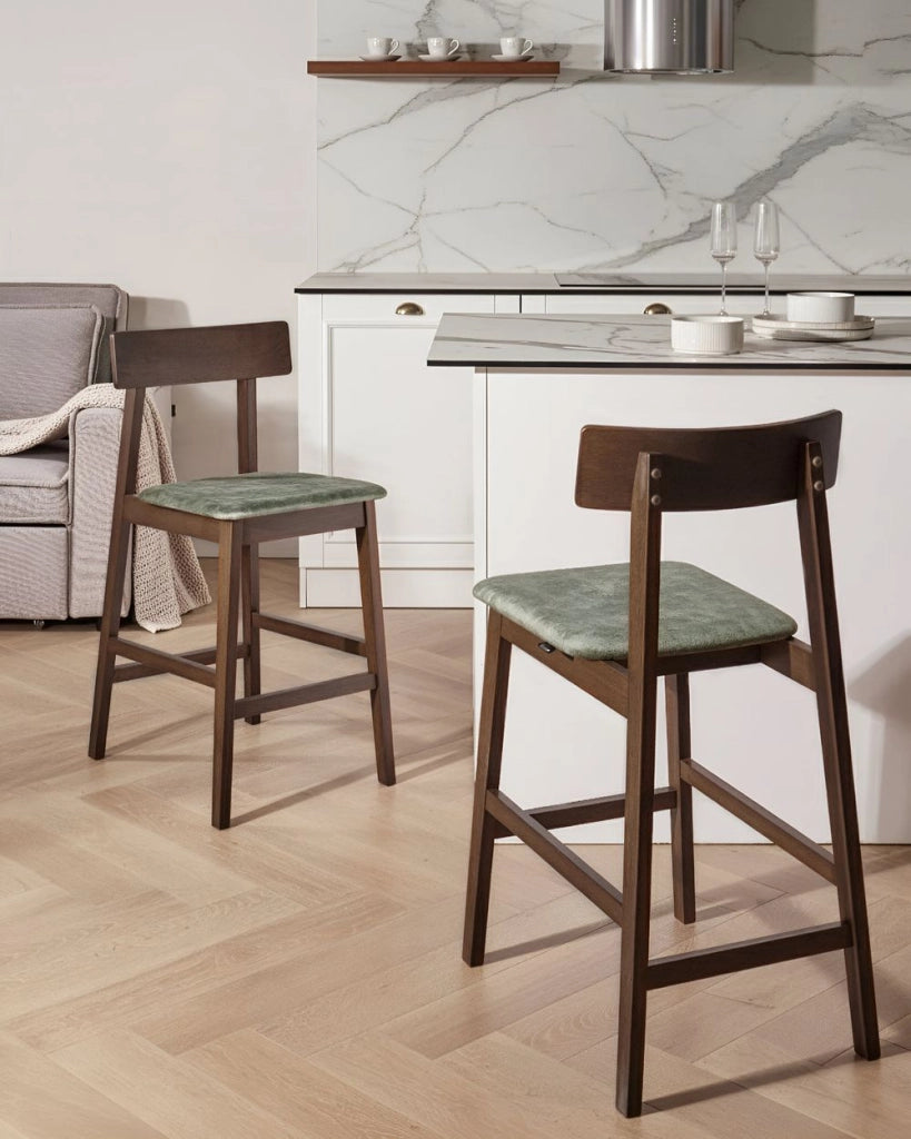 Set di 2 sedie da bar marrone scuro e verde con seduta in legno di gomma e poliestere, stile tradizionale retrò, per cucina e sala da pranzo
