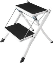 Scala a 2 gradini multifunzionale con piastra di appoggio antiscivolo per uso domestico, peso massimo 120 kg, dimensioni 42 x 48 x 415 cm.