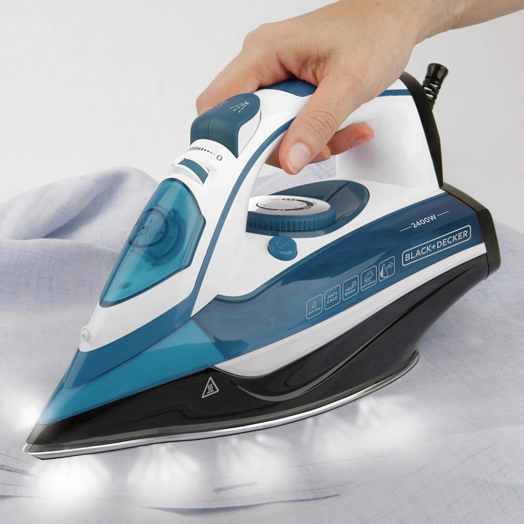 Black & Decker BXIR2402E ferro da stiro Ferro da stiro a secco e a vapore 2400 W Blu, Bianco