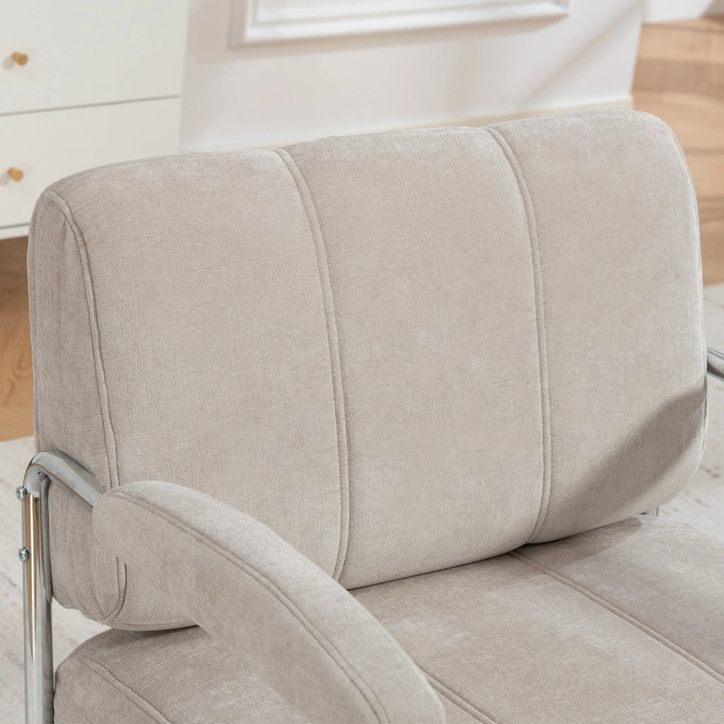 Poltrona Elegante Seduta Ampia Telaio in Acciaio e Rivestimento in Ciniglia Morbida Beige
