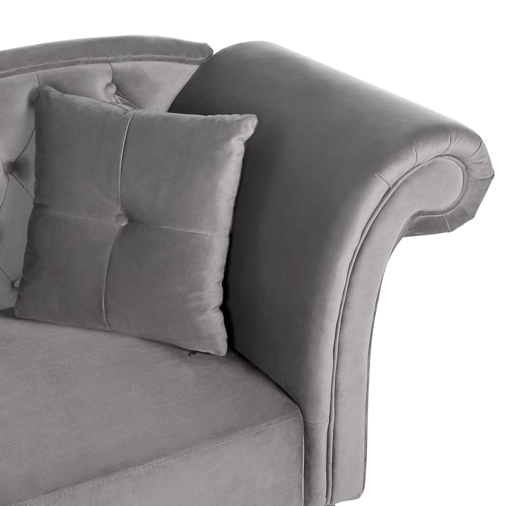 Chaise longue in velluto grigio con bottoni rivestimento trapuntato braccioli arrotolati a versione destra con cuscino