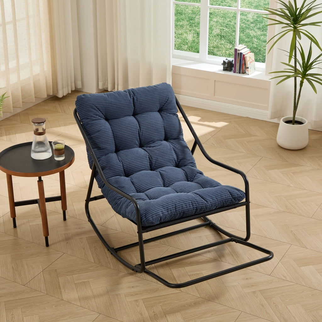 Sedia a dondolo con cuscino spesso in tessuto a coste blu navy, struttura in acciaio, 75 × 116 × 82 cm