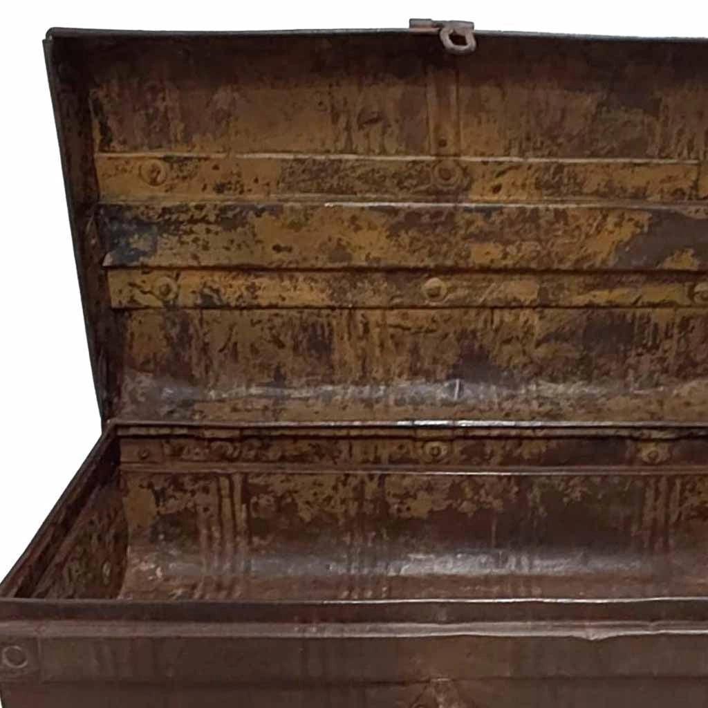 Valigia artigianale in metallo, 67x37x25h cm