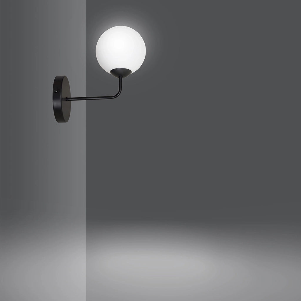 Applique Moderna 1 Luce Nezha In Acciaio Nero E Sfera In Vetro Opale