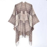 Sciarpa scozzese a quadri con frange, un classico e versatile scialle/mantella da donna con spacchi.