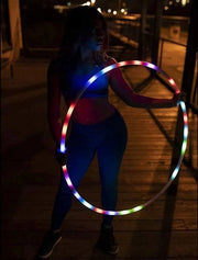 LED Hoelahoep per Gimnastica, Danza, Sport, Perdita di Peso e Divertimento. Dotato di Illuminazione Stroboscopica a 7 Colori (Batterie non Inclusa).