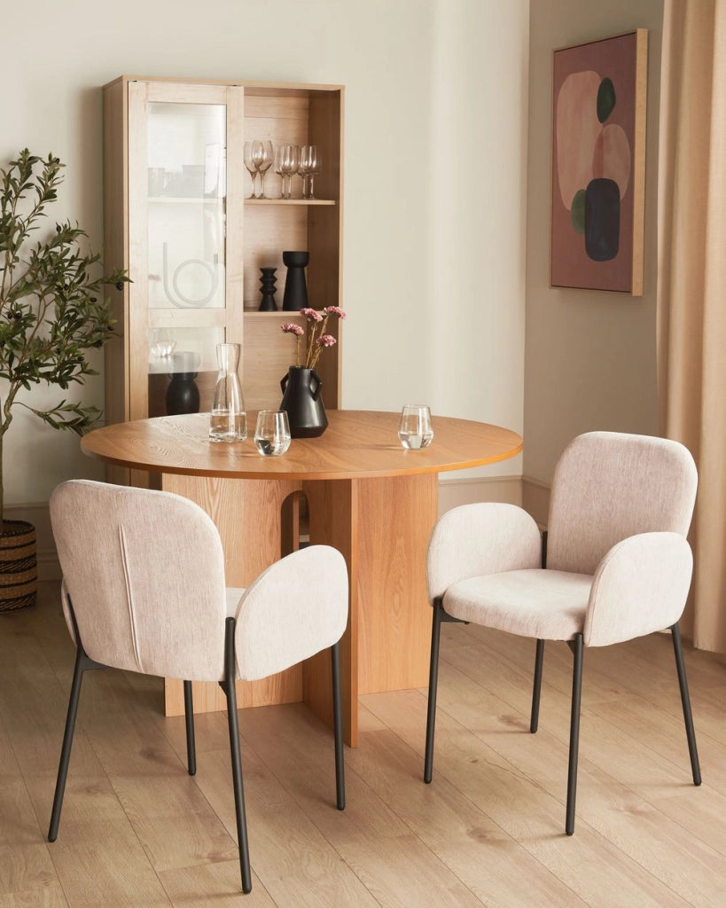 Set di 2 sedie da pranzo Beige Tessuto imbottito Poliestere intrecciato Gambe nere Stile retrò Mobili da soggiorno