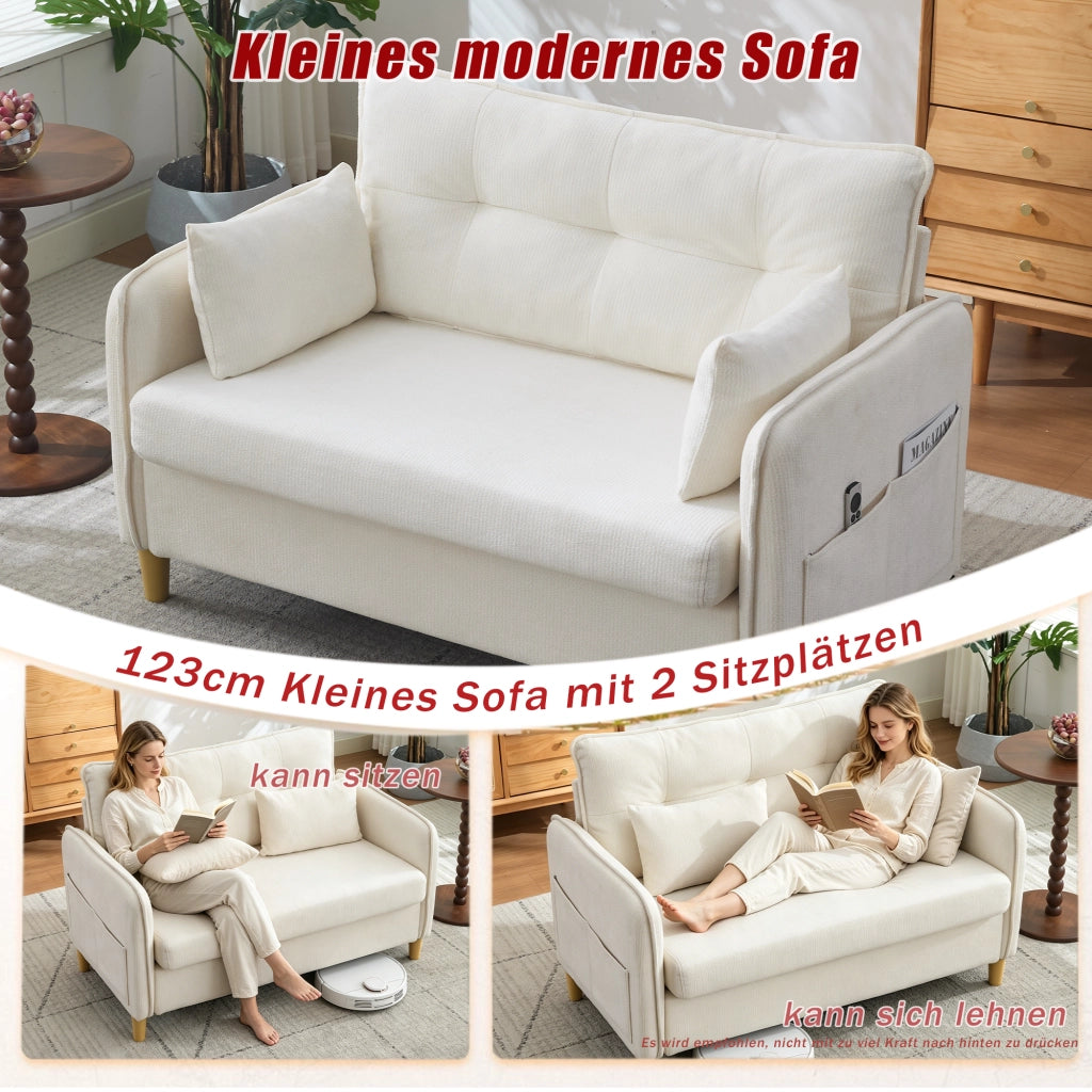 Divano a due posti compatto con braccioli, tasche laterali, schienale ergonomico e struttura in legno beige