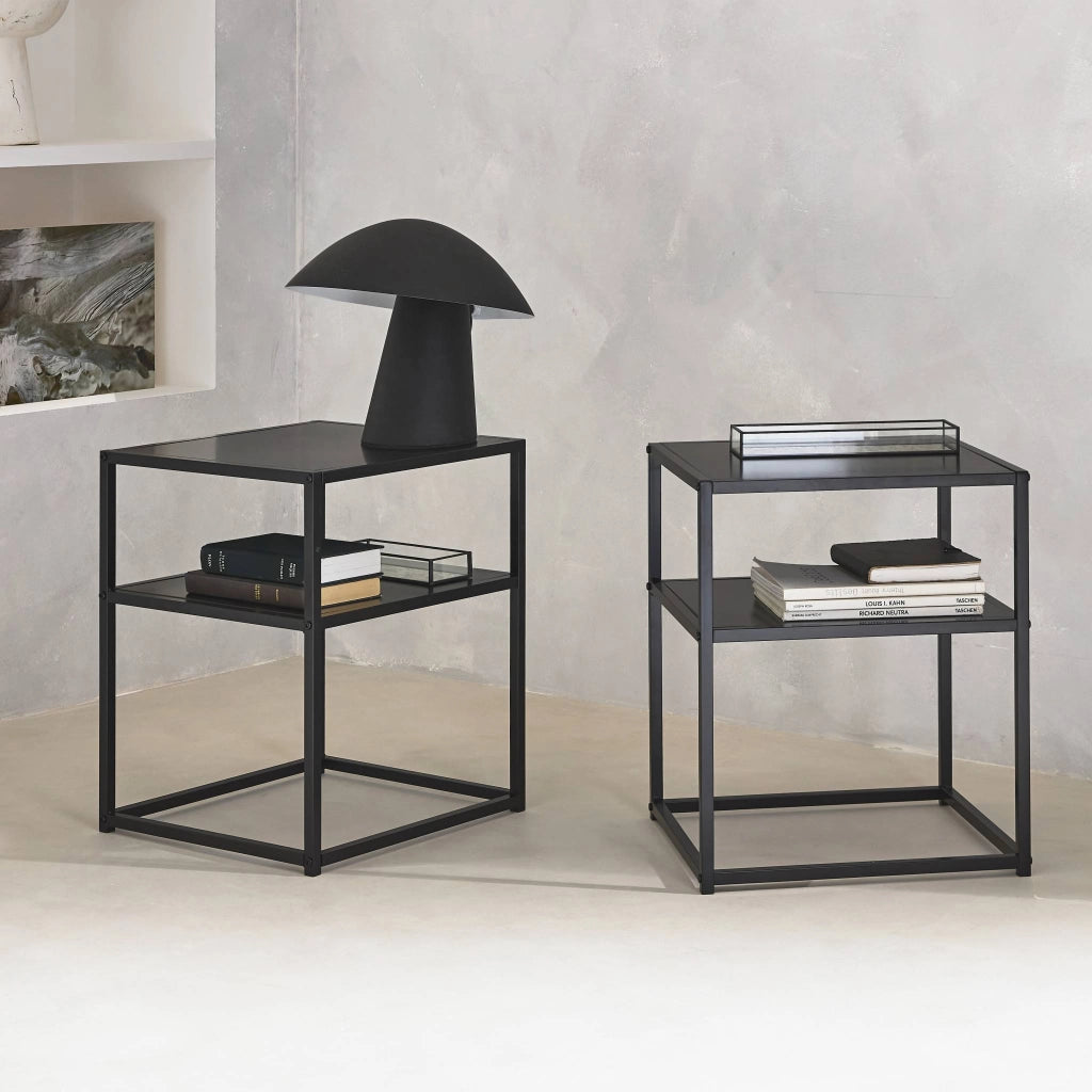 Set 2 comodini in metallo nero con ripiano, nero