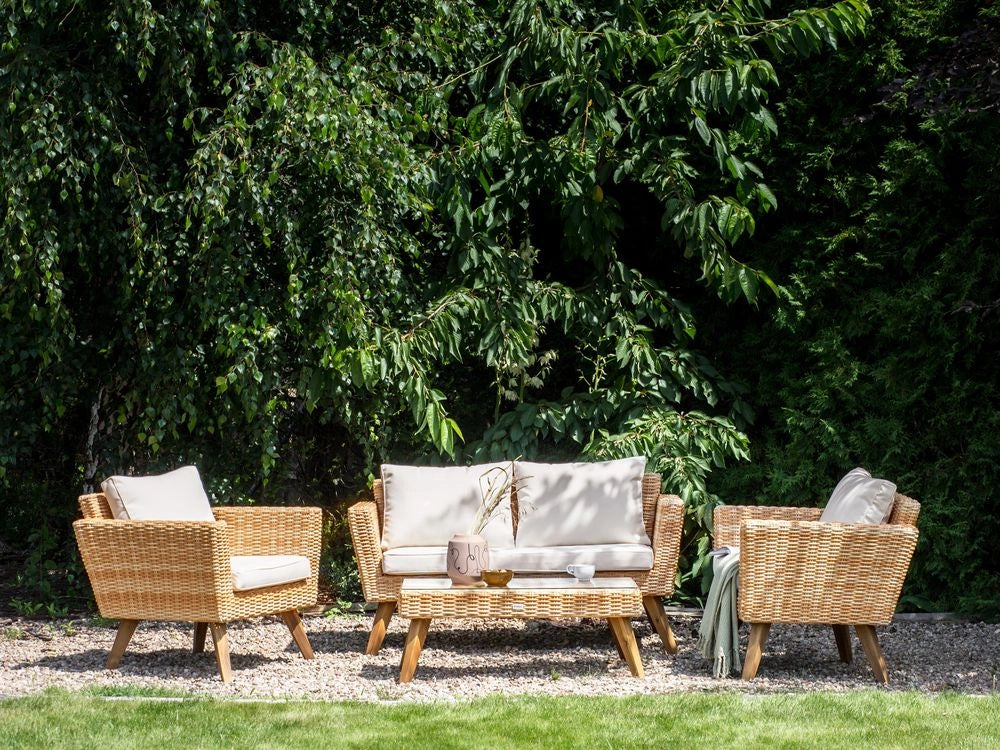 Set da giardino con divano e poltrone in rattan bianco sporco esterno elegante