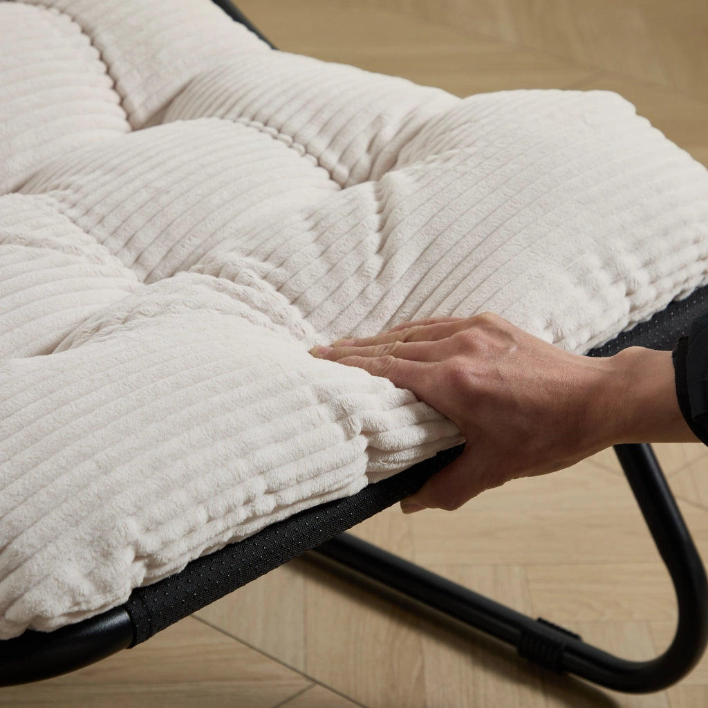 Poltrona da Esterno con Poggiapiedi Reclinabile; Design Curvo; Seduta Traspirante con Cuscino; Acciaio Nero e Bianco