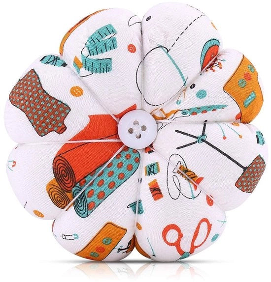 Cuscino da ago Pompon - Cuscino da ago - Matita per sartoria - Cinturino da ago - Portatile - Materiale: Tessuto, Diametro: 10 cm - Cuscino da ago