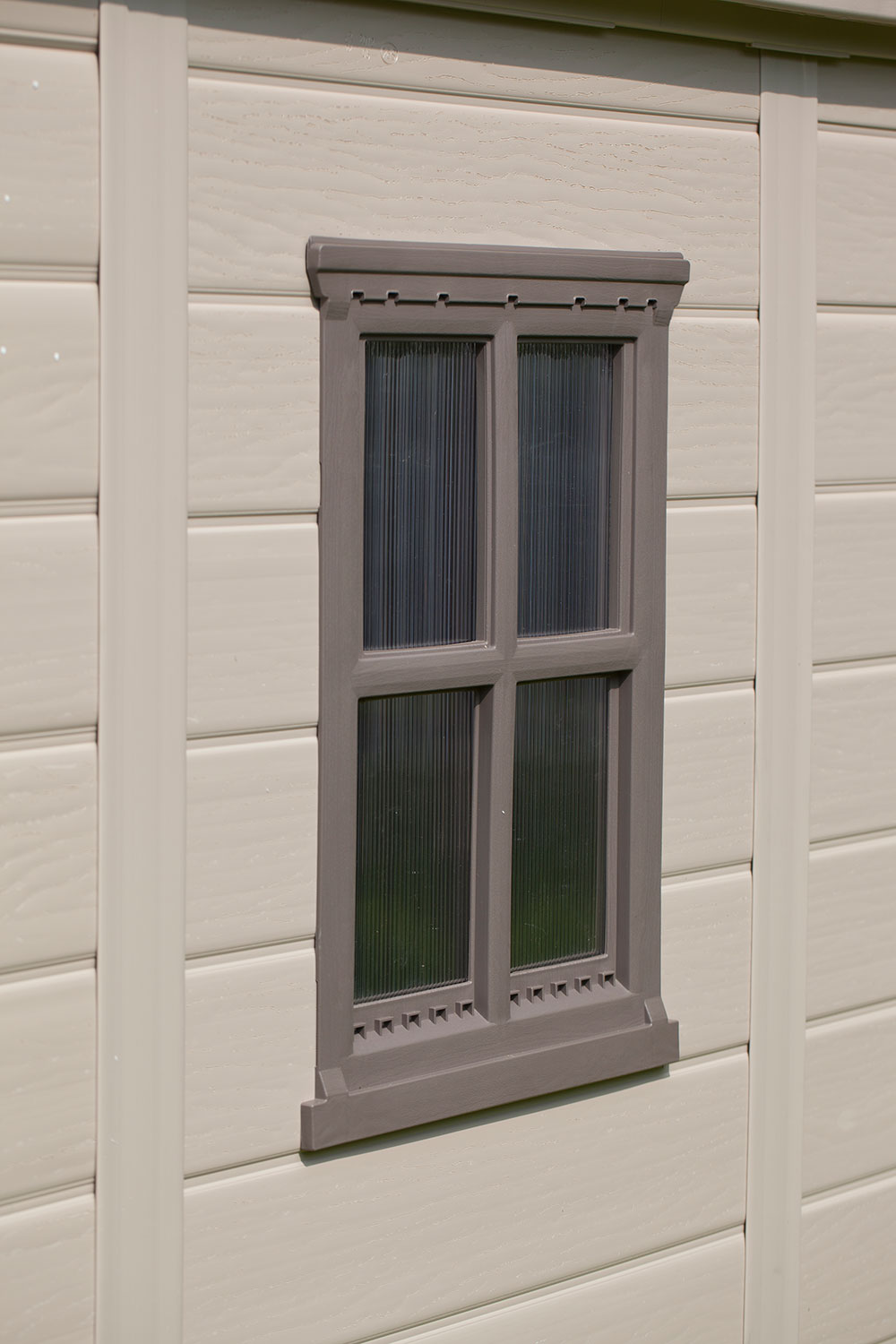 Casetta da Giardino con Mensole 256,5x255x243 cm Keter Factor 8x8 in Polipropilene Rinforzato Beige