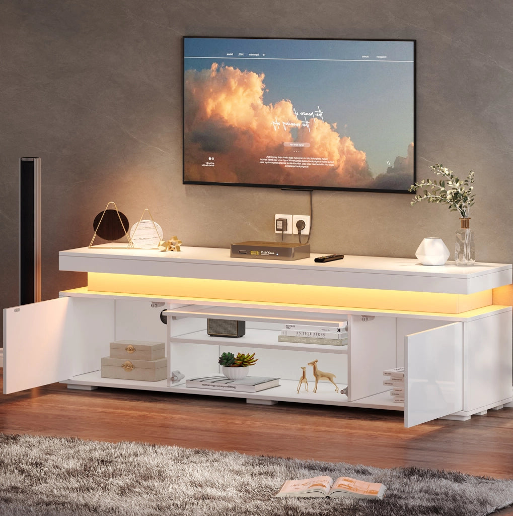 Mobile TV freestanding 150x35x43 cm con 3 ante e LED; bianco