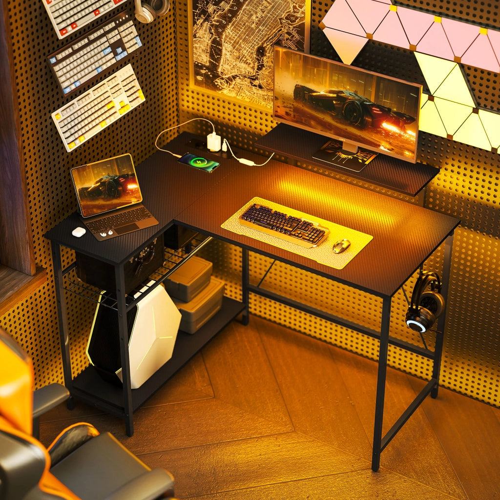 Scrivania Gaming Angolare con LED, Prese Elettriche e Scaffali ¨C Zephmum ¨C Nero