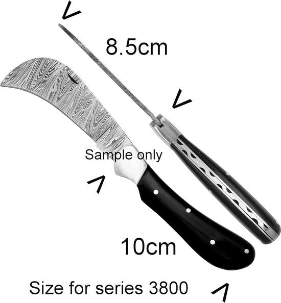 Pomelli di sostegno in damasco con bolster in cuoio nero e pin in acciaio con lunghezza 10 cm.