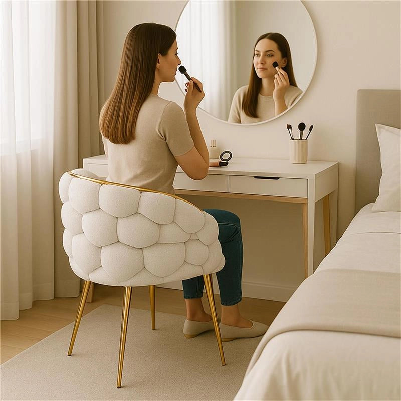 POLTRONA IMBOTTITA IN TESSUTO TEDDY CON STRUTTURA IN METALLO ORO DIMENSIONI 71X46X82H CM COLORE BIANCO