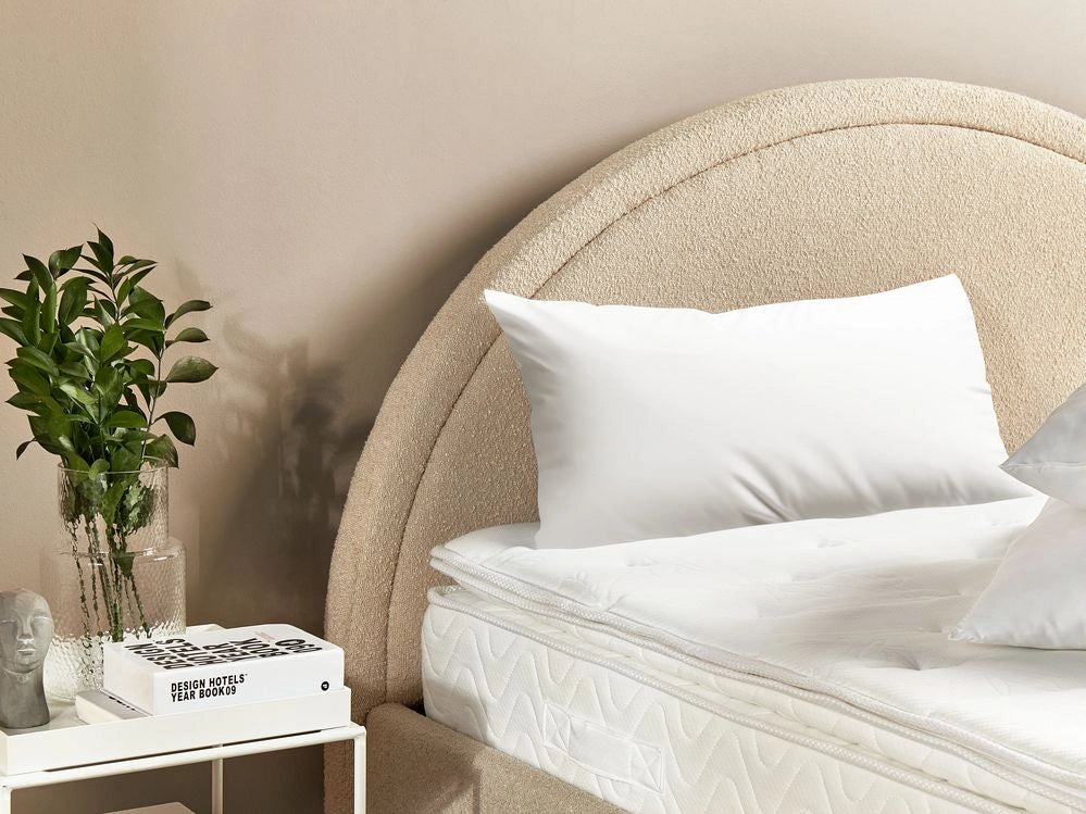 Cuscino tradizionale bianco in microfibra e poliestere a basso profilo 40 x 80 cm camera da letto design classico