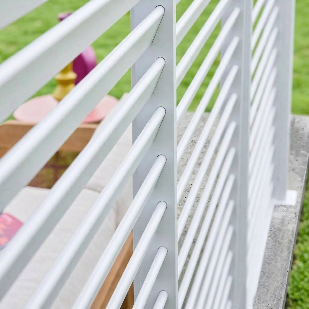 Pergola bioclimatica 3x4 in alluminio + 3 persiane da 1.3m, bianco
