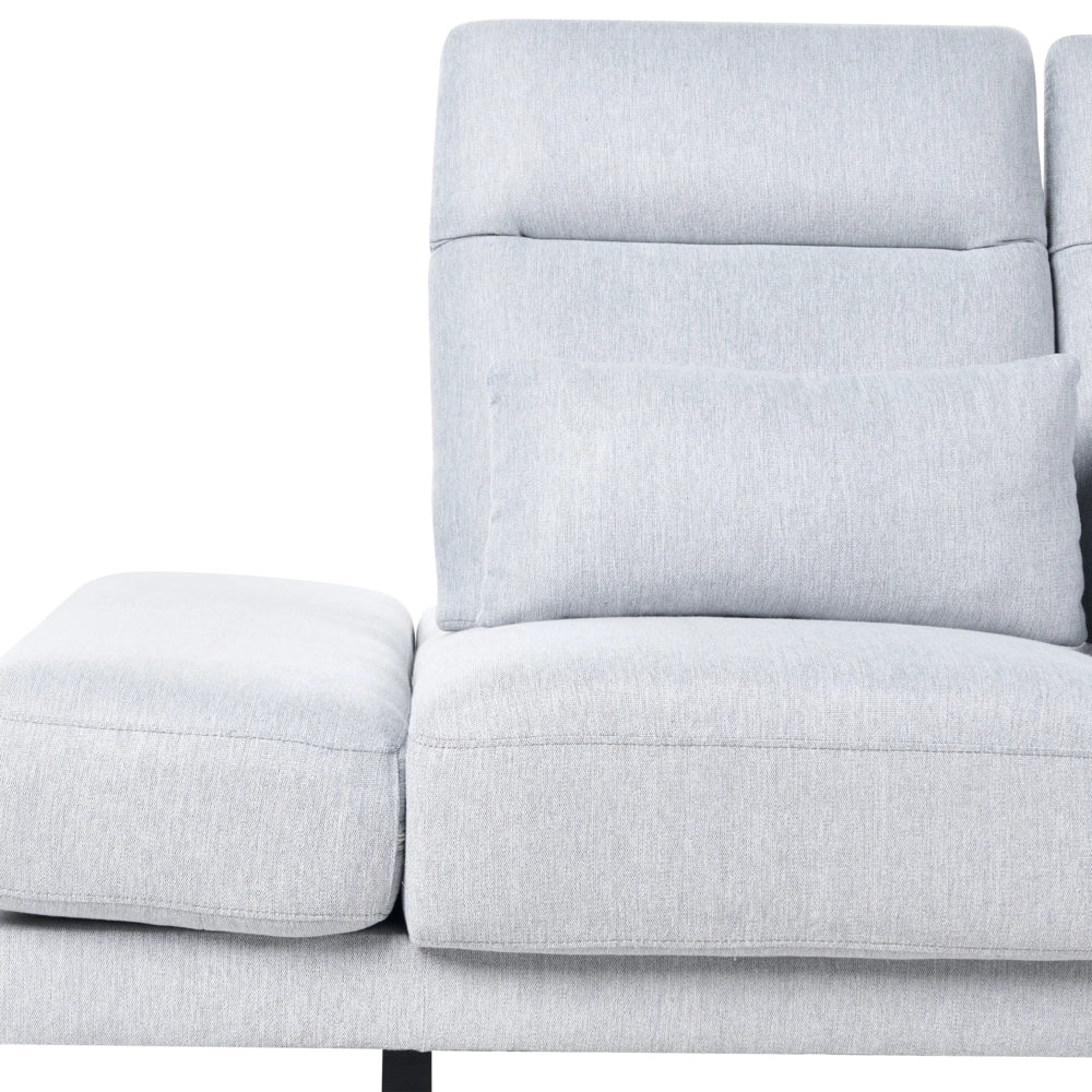 Divano moderno a 3 posti con Rivestimento in poliestere grigio chiaro e Gambe in acciaio soggiorno elegante