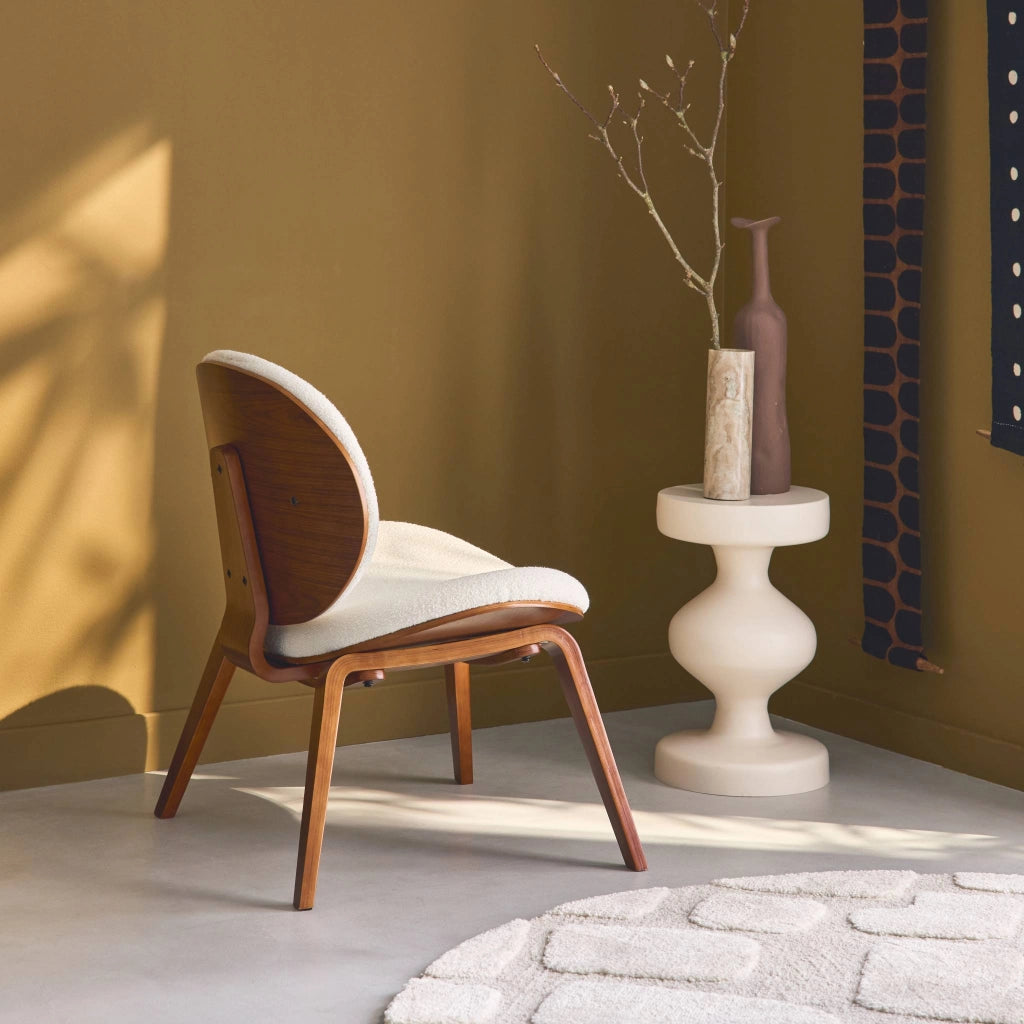 Poltrona con finiture effetto legno curvato e tessuto bouclé, marrone