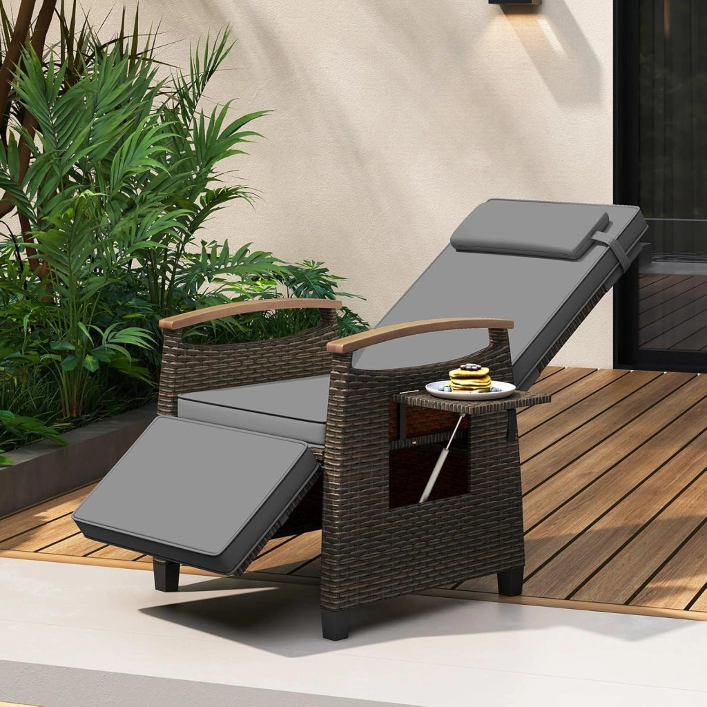 Poltrona Reclinabile da Giardino, Sedia Relax Esterno in Rattan con Schienale Regolabile a 150°, Poggiapiedi e Tavolino Pieghevole, Portata 180 kg, per Patio, Cortile e Terrazzo (Grigio,1)