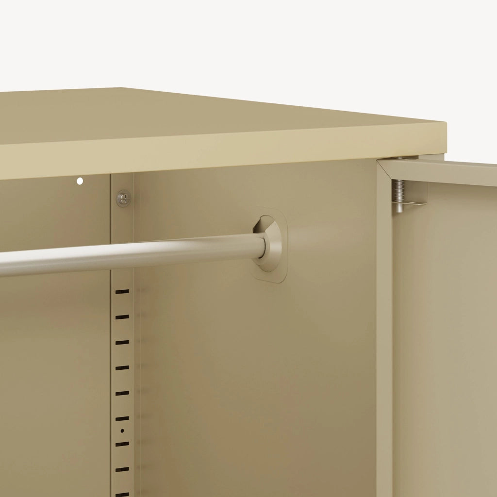Armadio Guradaroba Esteli in Acciaio a 2 Ante con 2 Barre Appendiabiti e 4 Ripiani 170 x 80 x 45 cm - Color Cammello [en.casa]
