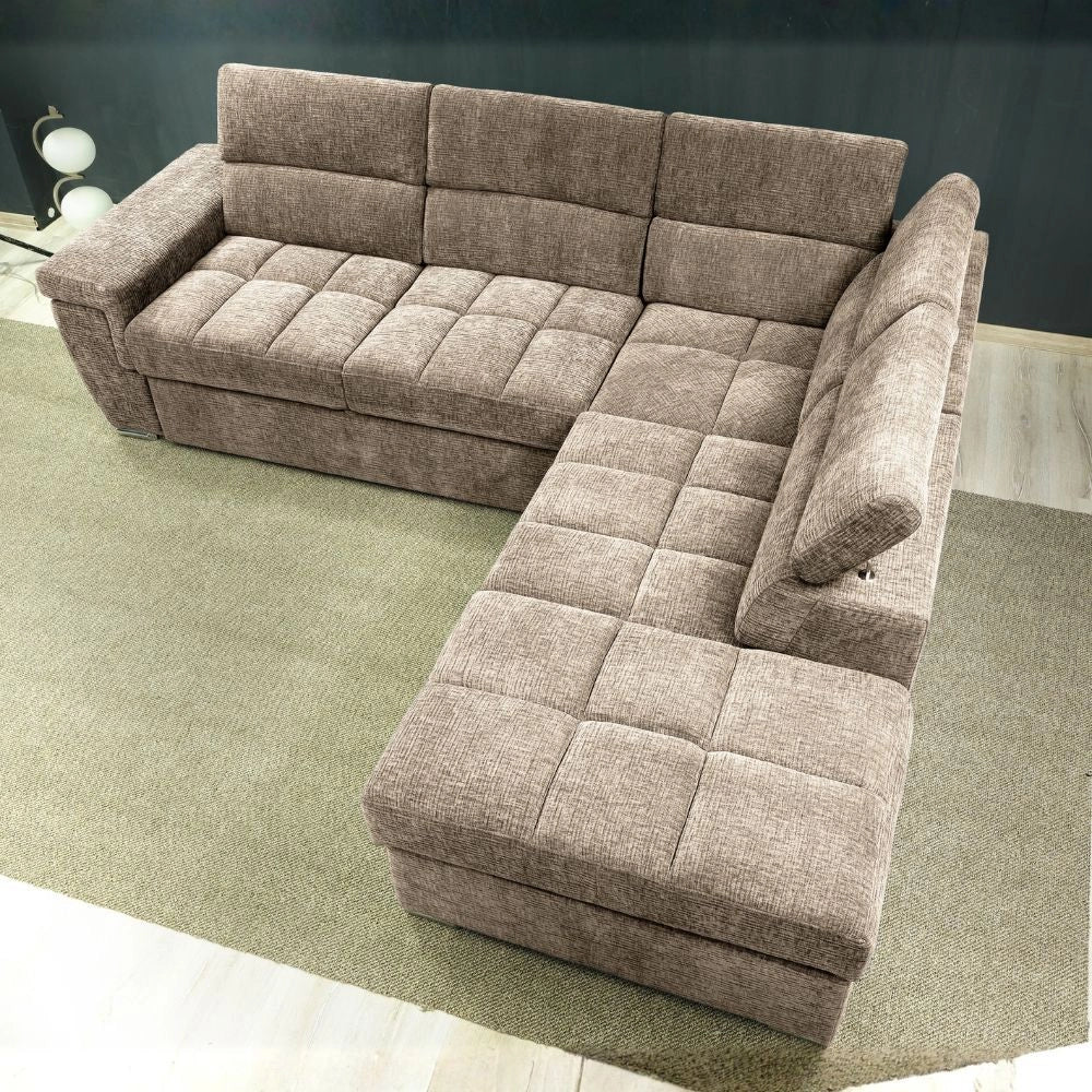 Divano letto angolare reversibile Amalfi con 5 poggiatesta regolabili e pouf in tessuto cappuccino