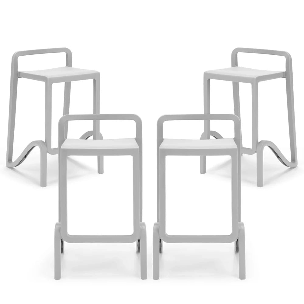 Set 4 sgabelli in polipropilene EOLO altezza seduta 75cm, impilabile, idrorepellente, resistente ai raggi UV, design moderno e innovativo, ideale per la cucina, la veranda o giardino colore Bianco