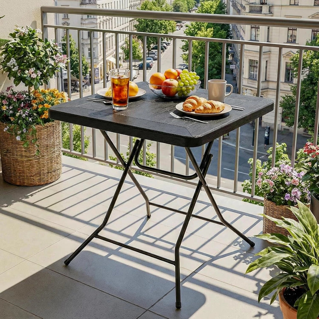 Tavolo da Giardino 80 x 80 x 74 cm, Tavolo Pieghevole Portatile, Tavolo da Campeggio in HDPE, Piano Effetto Legno, con Telaio in Acciaio, Carico Massimo 50 kg, per Giardino, Terrazza e Balcone
