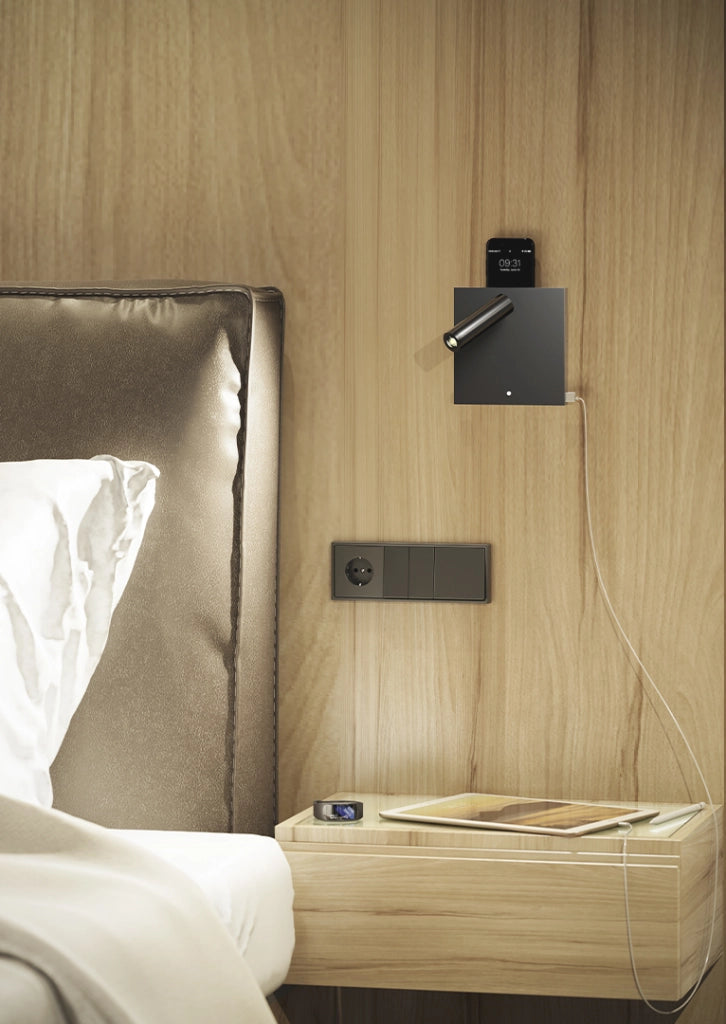 Applique LED Sweet Wall 4W orientabile 320° con 3 intensità luminose e base di ricarica integrata USB-C, USB-A e Wireless, colore nero opaco