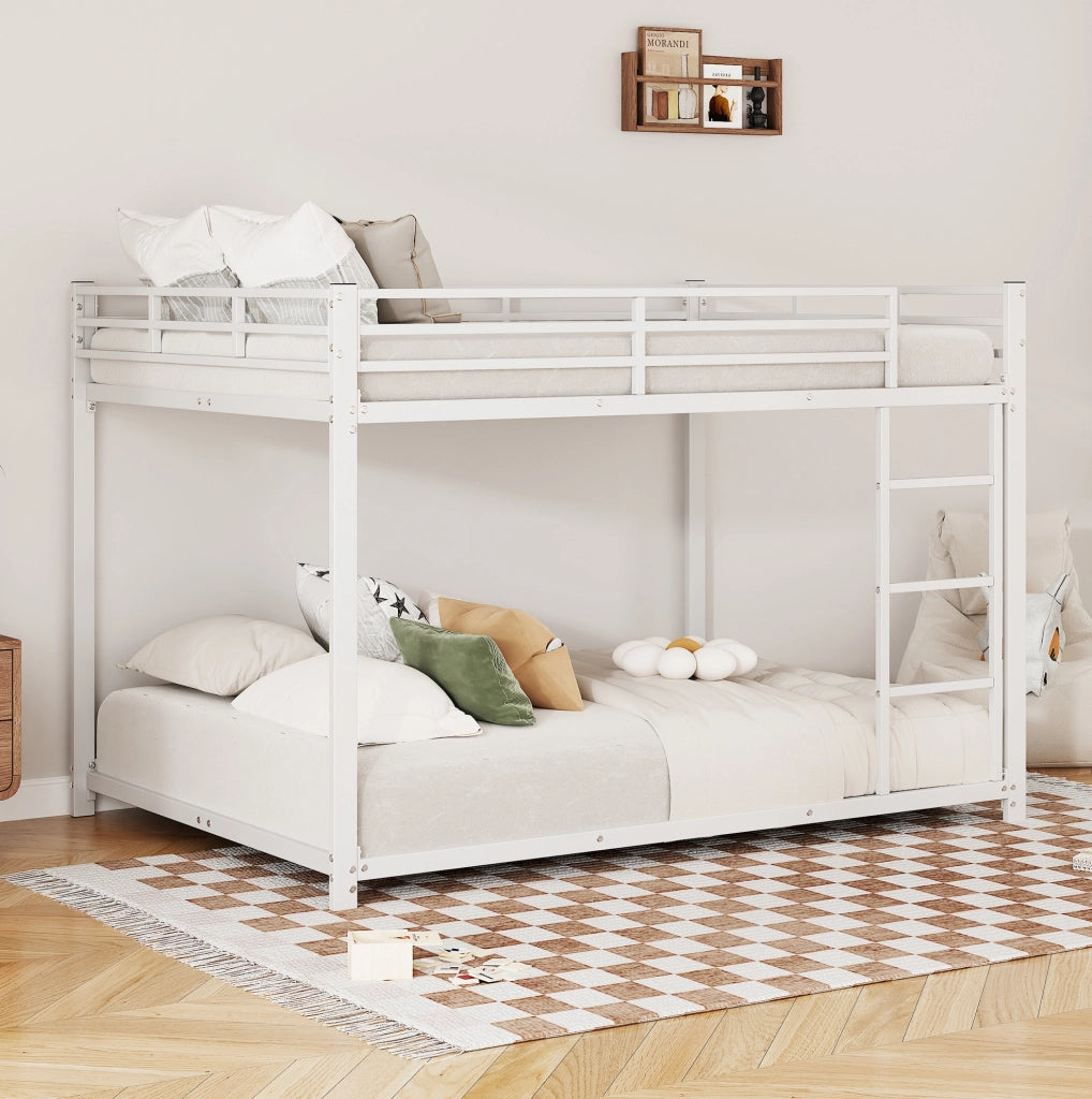 Letto a castello 140x200 cm salvaspazio; struttura stabile; metallo bianco