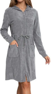 Badia in Lycra leggera per donna con cappuccio e zip laterale in stonkato 

Specifiche tecniche: 
- Materiale: Lycra
- Cappuccio: presente
- Zip laterale: presente