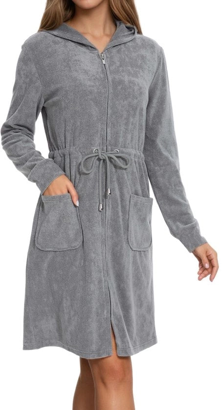Badia in Lycra leggera per donna con cappuccio e zip laterale in stonkato 

Specifiche tecniche: 
- Materiale: Lycra
- Cappuccio: presente
- Zip laterale: presente