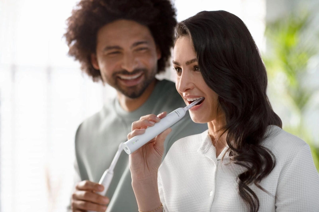 Philips 3100 series Sonicare Spazzolino Elettrico Sonico Bianco, con custodia da viaggio HX3673/13