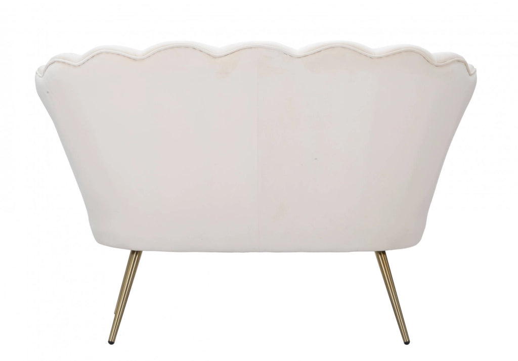 Divanetto 2 posti in velluto, colore crema, con gambe dorate dal particolare design che richiama i petali di un fiore, Misure 74 x 84 x 130 cm