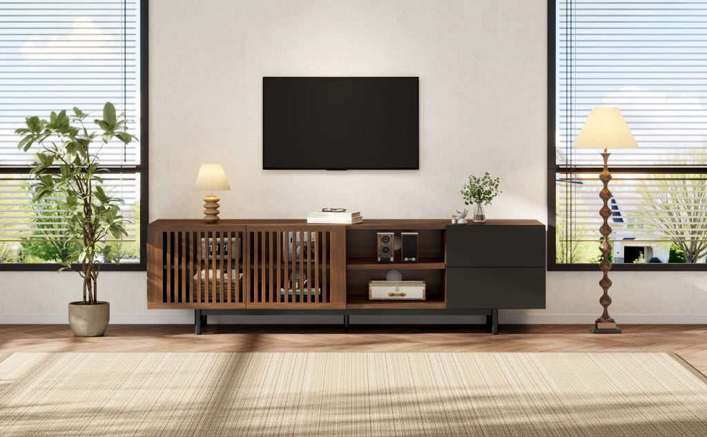 Mobile TV 160 cm Porta TV Noce e Nero in MDF con Cassetti e Ante a Doghe