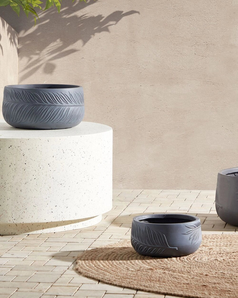 Vaso per piante da esterno in fibra di argilla grigio 25 x 25 x 14 cm Vaso rotondo resistente alle UC Motivo a foglie tradizionale