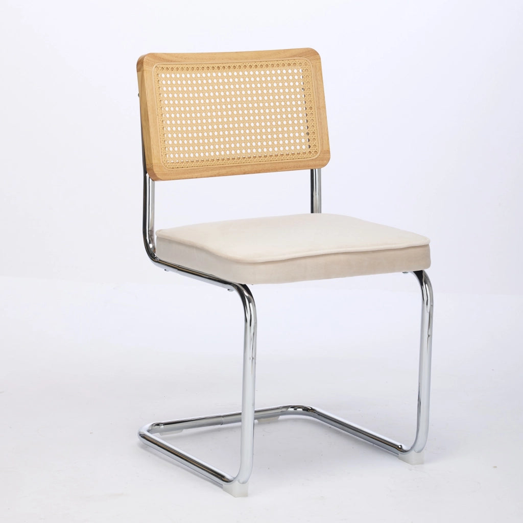 Sedia da sala da pranzo cantilever in velluto con schienale in rattan intrecciato e struttura in acciaio beige