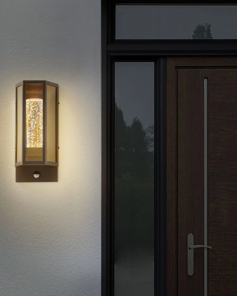 Lampada da parete esterna a LED in metallo marrone e vetro con sensore di movimento stile moderno